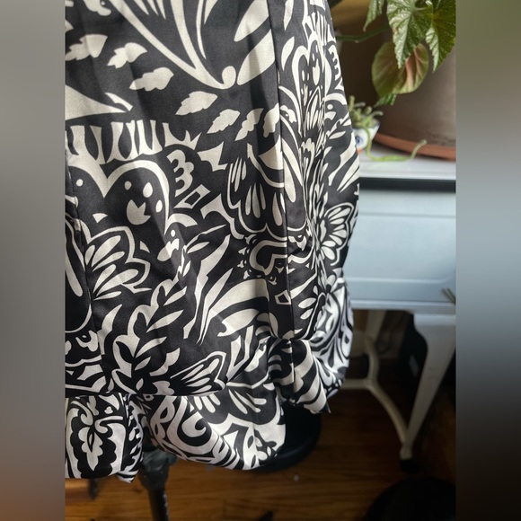 Black and white sateen party dress - Picture 5 of 8